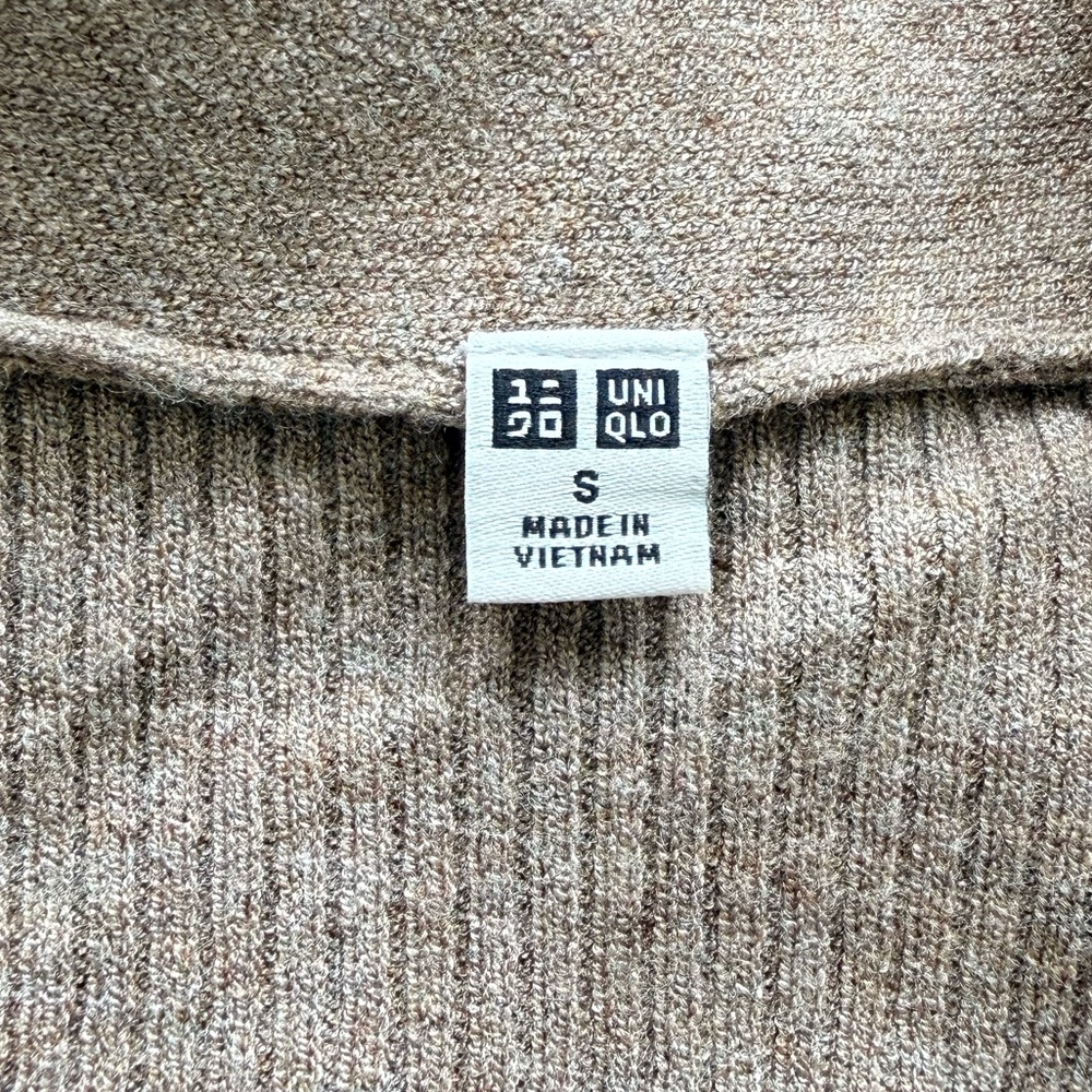 Uniqlo V neck cardigan size S - Picture 9 of 10